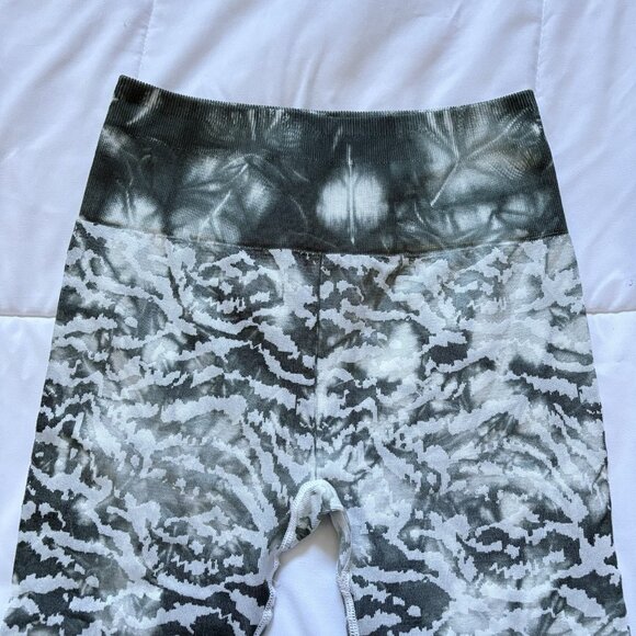 Fabletics Seamless Ankle Leggings Womens Size Small Camo Green Nylon - Picture 3 of 8